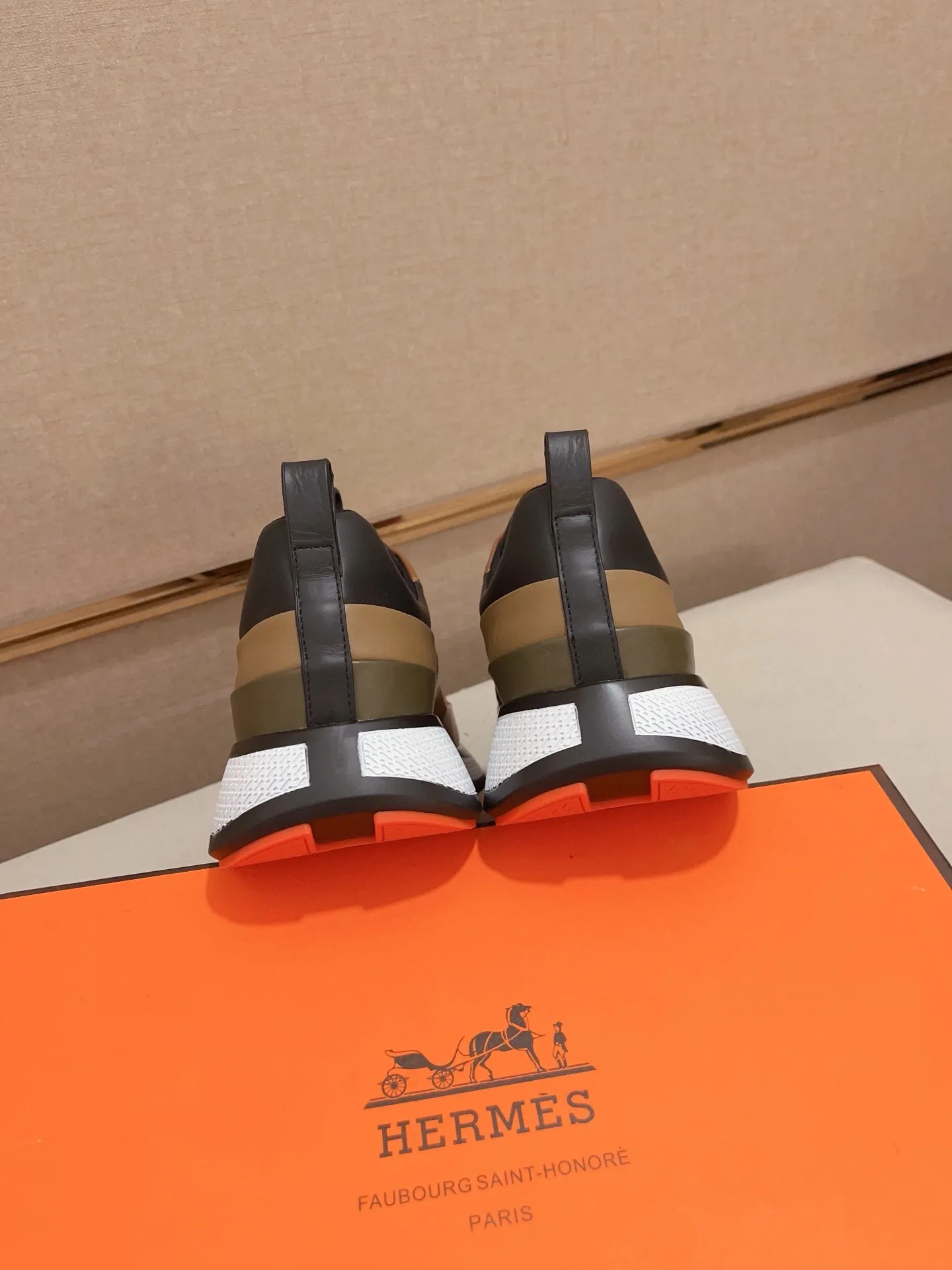 Men's clothing and shoes💰: 660💰《HERMES》【Classic Original Version】Hermès; Top 🔝 Purchasing Agency 🔍🔍Men’s latest 🇺🇸 counters are on sale simultaneously, original imported from Italy ▲▲Silk cowhide with breathable fabric ▲▲ (high-end and expensive Qi·Grade) Exquisite workmanship (Italian 🇮🇹Imported water-dyed 🐂cowhide lining) Sole: Original sole provided by the original factory, ⚠️Exclusive double-layer activity·TPR·Rubber·Combined molded outsole; Super·comfortable·wear-resistant·non-slip·environmental protection The real thing is more beautiful if you take the real thing (high quality, follow the order), you can enter and exit the counter at will * Number of yards: 38·39·40·41·42·43·44# (can be customized 45.)